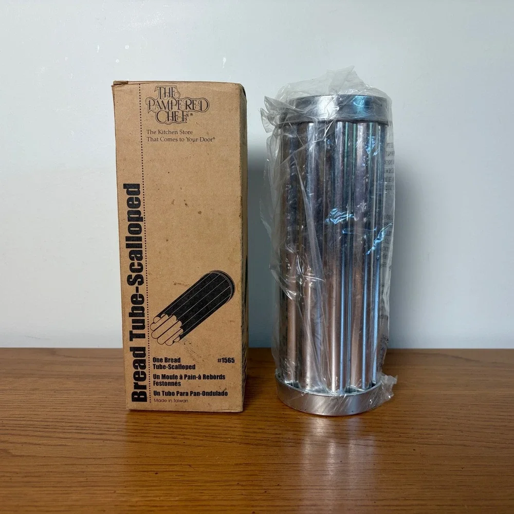 Pampered Chef Scalloped Bread Tube 1565 Flower Shape Canapé Mold Vintage